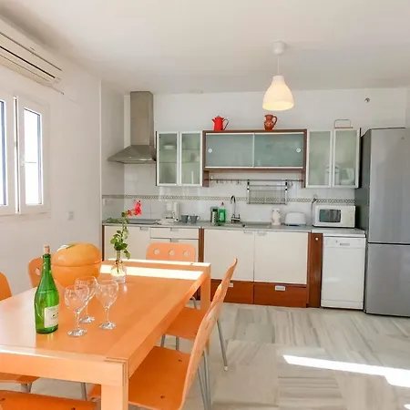 Tipo Penthouse Con Enorme Terraza Y Vistas Al Mar *